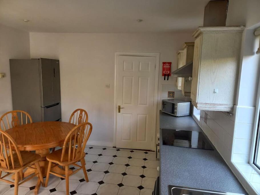 Large 4Bed Available Long-Term In Letterkenny Villa Exterior photo