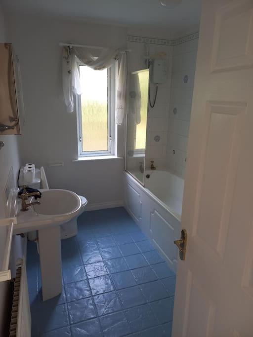 Large 4Bed Available Long-Term In Letterkenny Villa Exterior photo